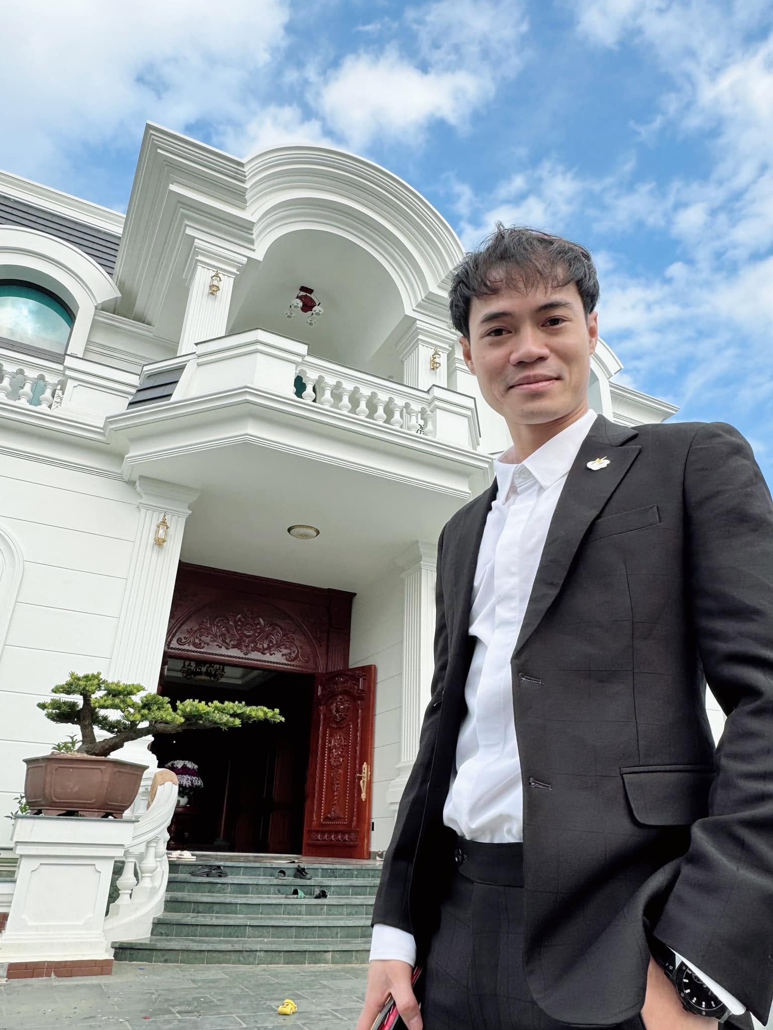 Căn nh&agrave; của Văn To&agrave;n x&acirc;y cho bố mẹ ở qu&ecirc;