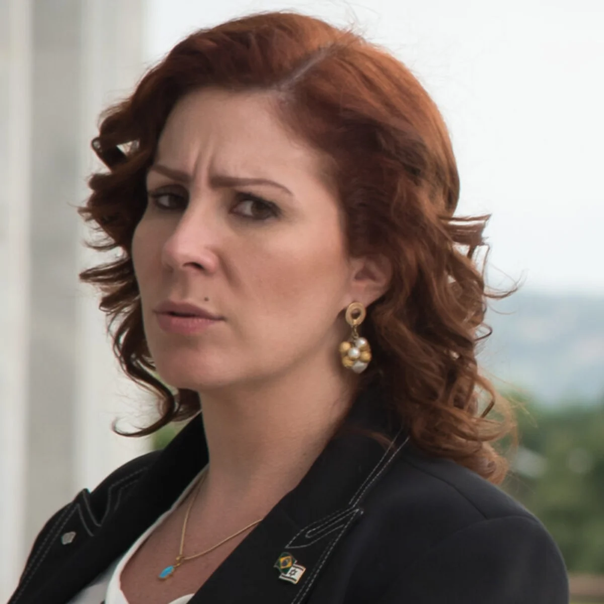 Volta de Carla Zambelli ao Brasil é "sentença de morte", diz novo advogado