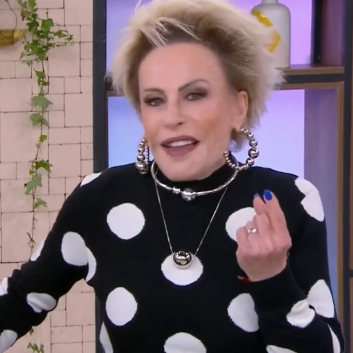 Vídeo: Ana Maria Braga comete gafe e confunde ator com Antonio Fagundes