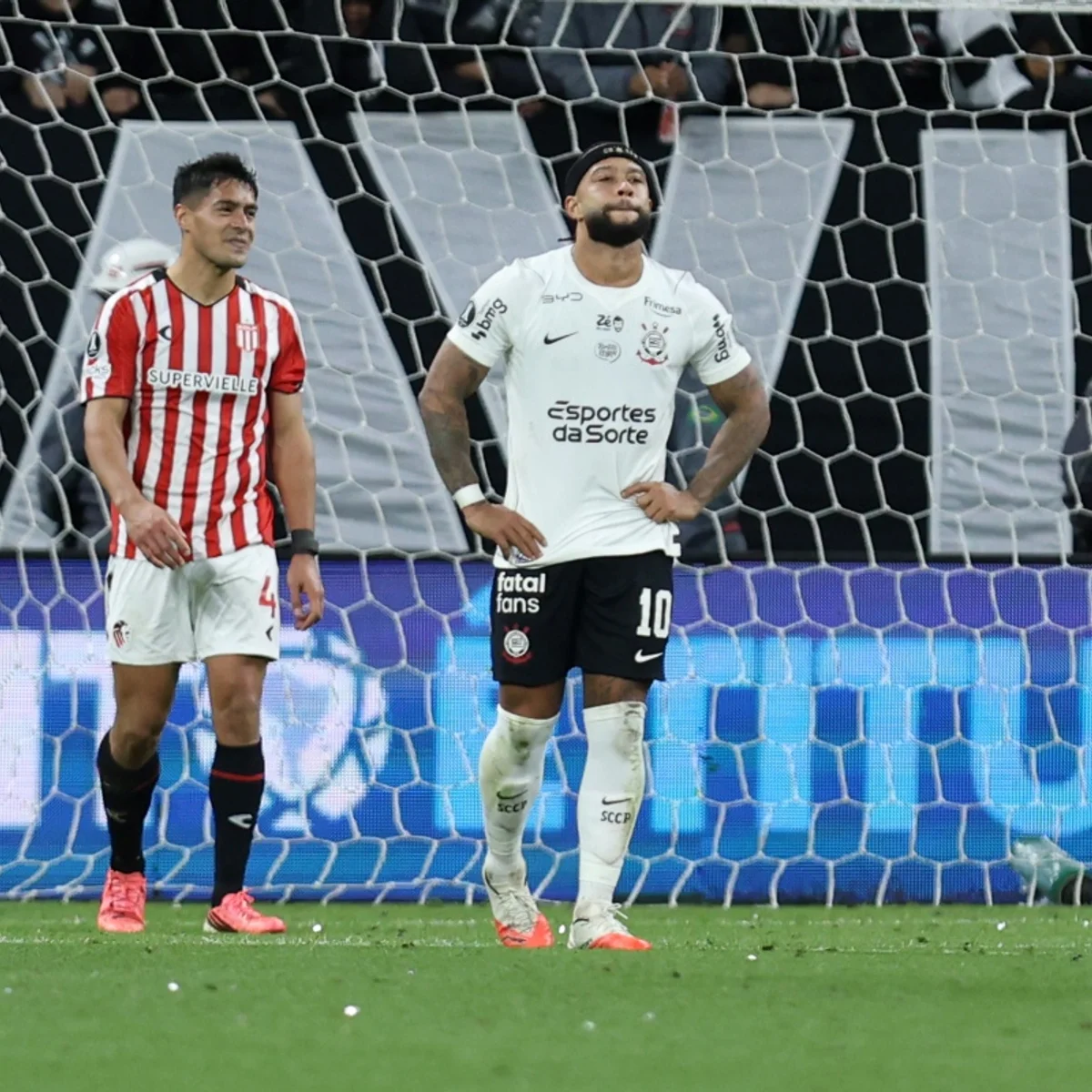 Gaviões culpa Memphis por eliminação e critica diretoria do Corinthians