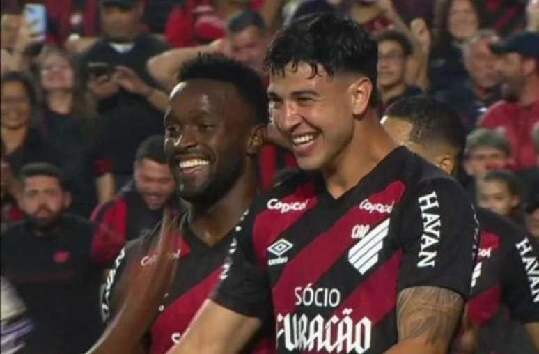 Mycael pega pênalti, e Athletico vence o Bahia na Arena da Baixada