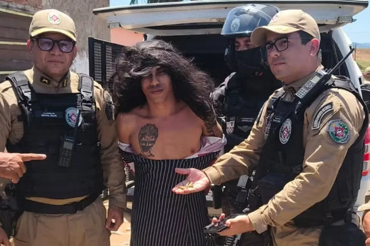 PB: suspeito de crimes é preso ao se vestir de mulher para enganar polícia