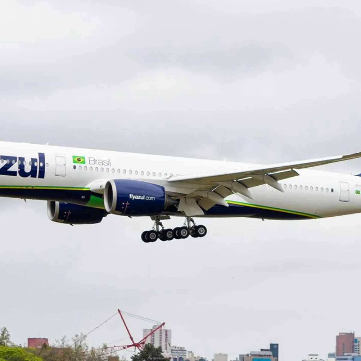 Instabilidade em GPS afetou 8 mil passageiros e cancelou 80 voos, diz Azul