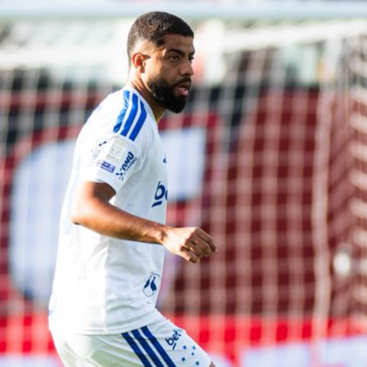 Cruzeiro vira contra o Vitória em Salvador e alivia a crise