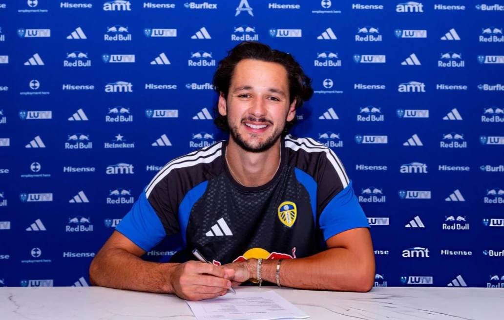 Leeds United bring goalkeeper Trafford from Man City on club record fee