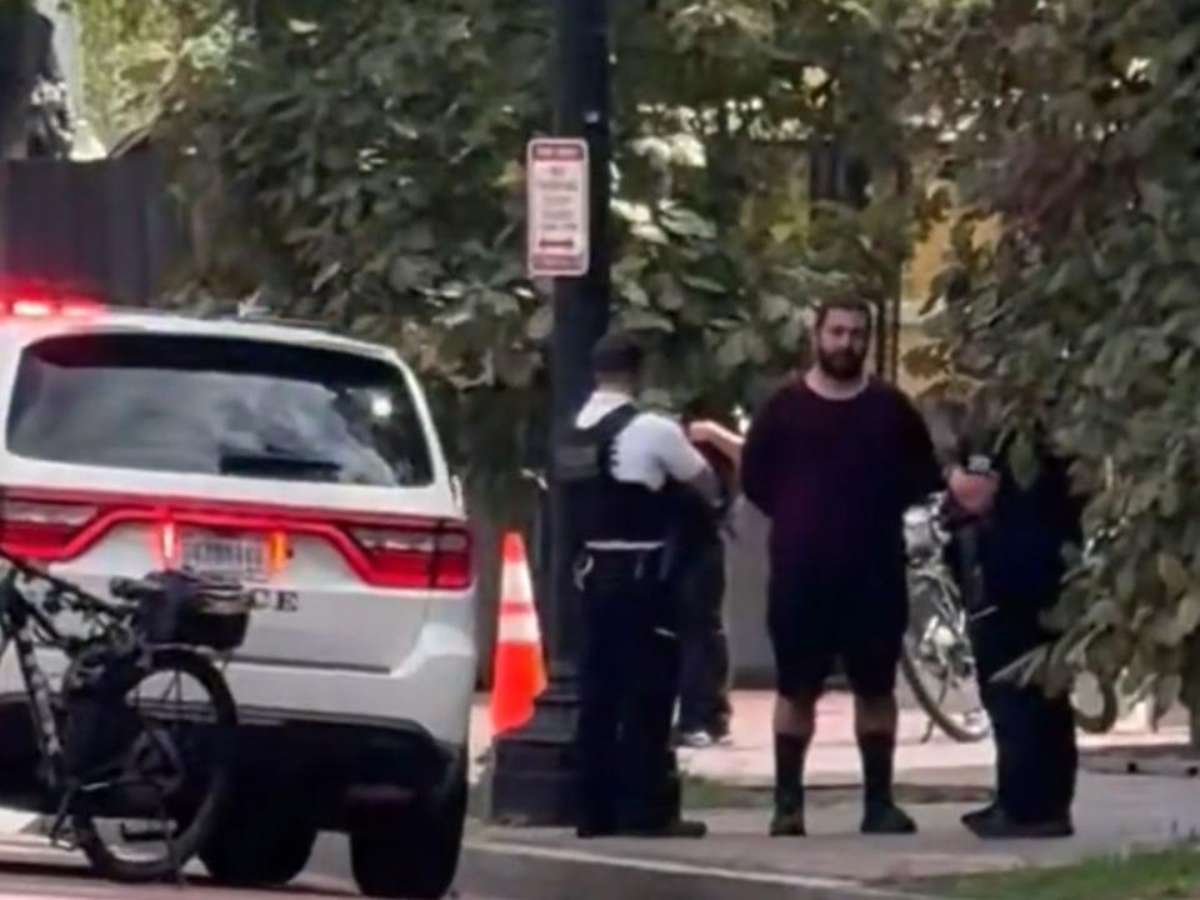 Homem é detido após invadir área da Casa Branca com carro e exigir falar com Trump