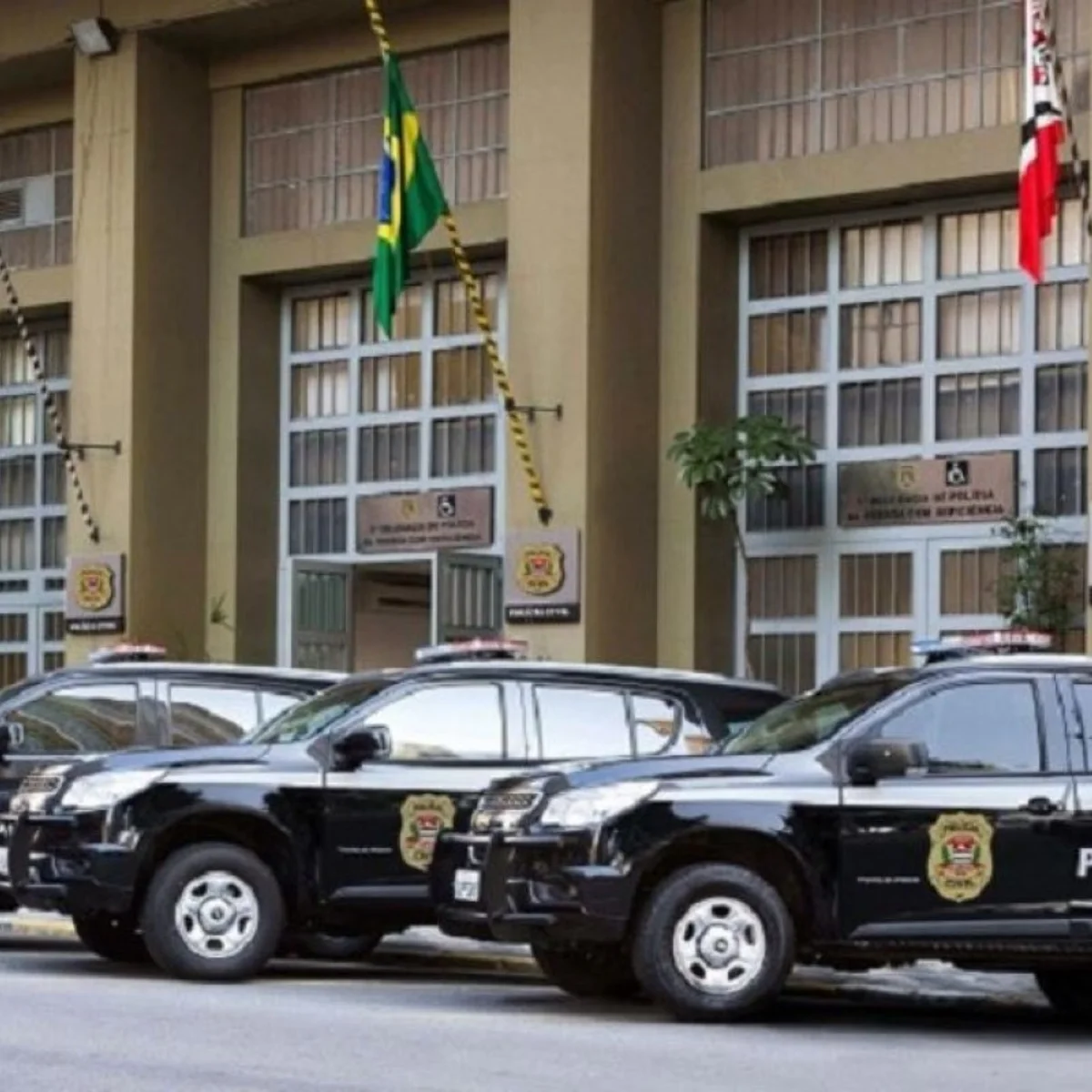 Homem confessa homicídio, deixa corpo de vítima dentro de geladeira e foge