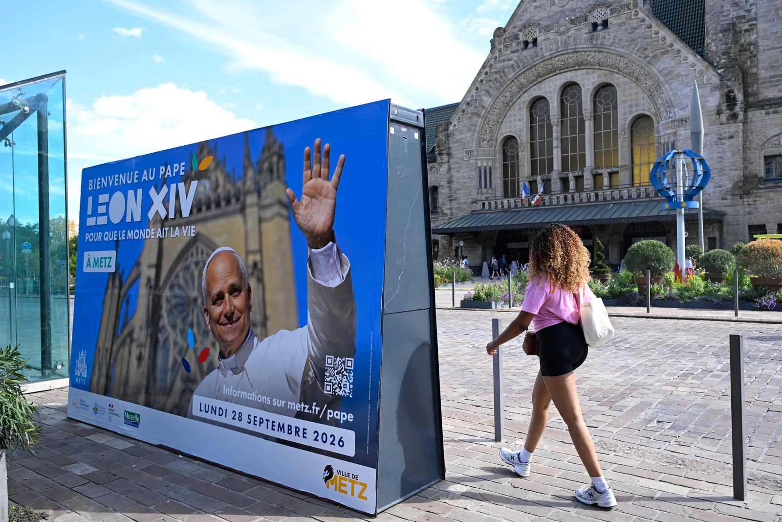 Como a França lida com seu rigoroso laicismo à medida que se prepara para uma visita papal