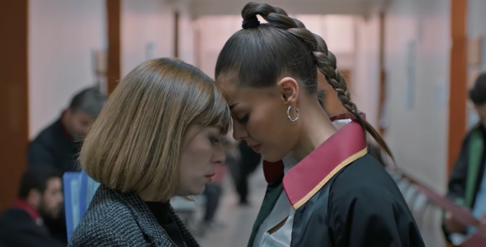 Chamas do Destino fala sobre a resistência feminina e a busca por autonomia em uma sociedade marcada pela desigualdade de gênero — Foto: Reprodução/IMDb