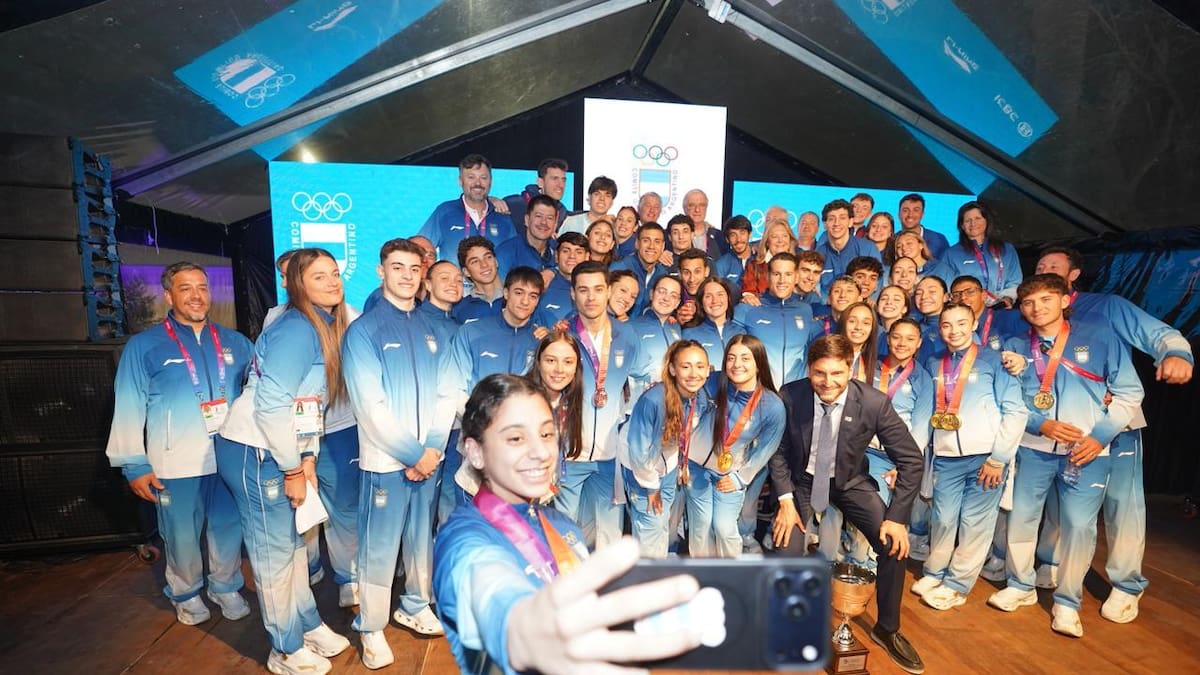 Parte de la delegación nacional en la fiesta del Comité Olímpico Argentino en la Casa Suramericana 2026