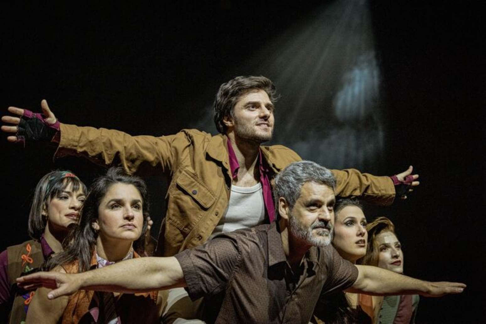 Elenco durante o ensaio do musical 'Feliz Ano Velho' no teatro Sabesp Frei Caneca, na regi&atilde;o central de S&atilde;o Paulo.