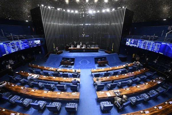 Sem decisão sobre Moraes, julgamento no STF amplia reação no Senado