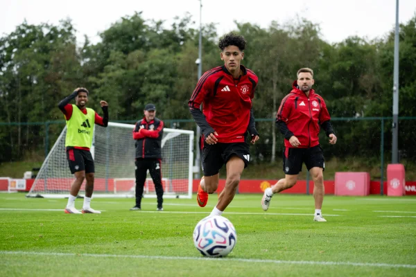 Joia de 15 anos do United pede para deixar clube por falta de oportunidade