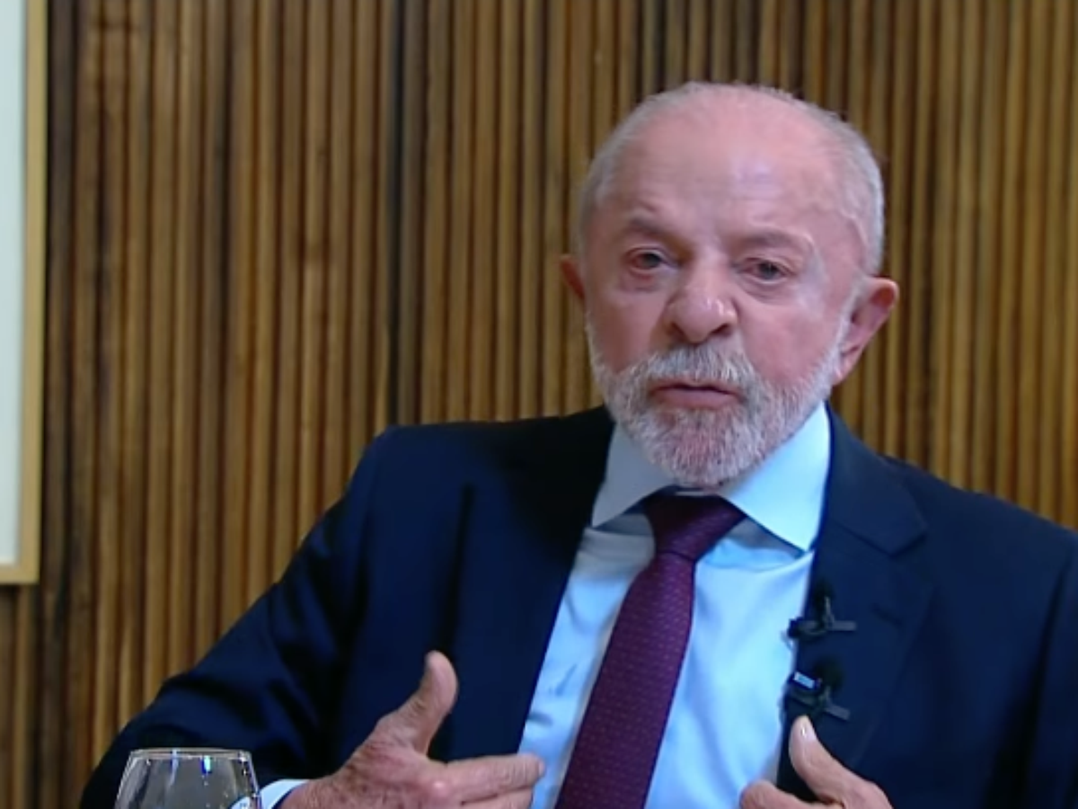 Em meio a campanha, Lula sanciona programa de crédito para compra de carro por motoristas de app e taxistas