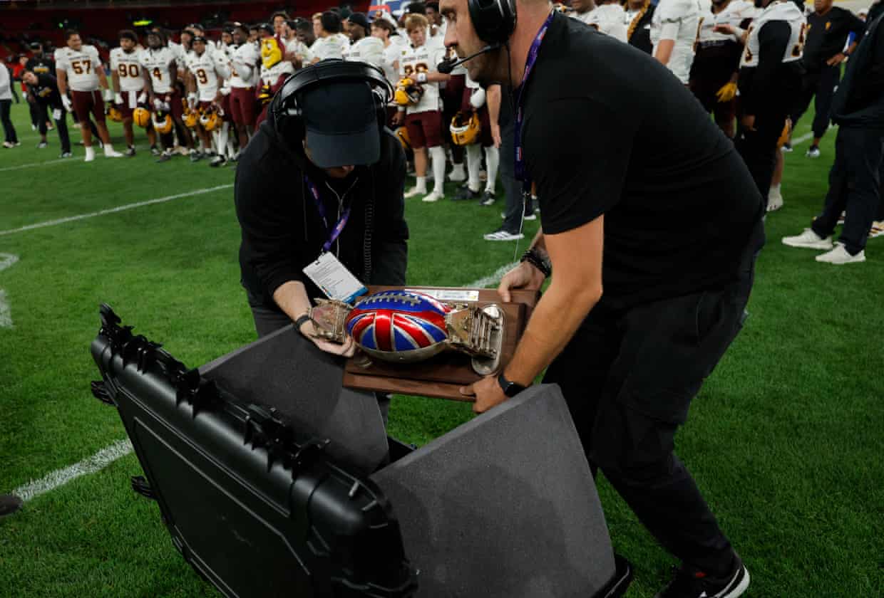 'Está prestes a ir para o mundo': futebol americano universitário americano faz estrondo no Wembley – um ensaio fotográfico