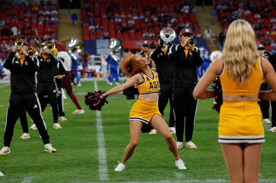 'Está prestes a ir para o mundo': futebol americano universitário americano faz estrondo no Wembley – um ensaio fotográfico