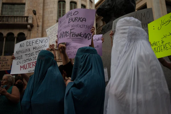 Burcas e niqabs são proibidos na Itália e em cidades da Espanha