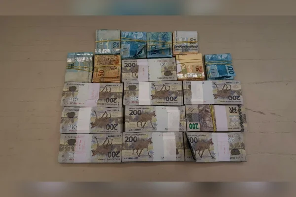 Operação da PF contra deputado apreende quase R$ 1 milhão em dinheiro vivo
