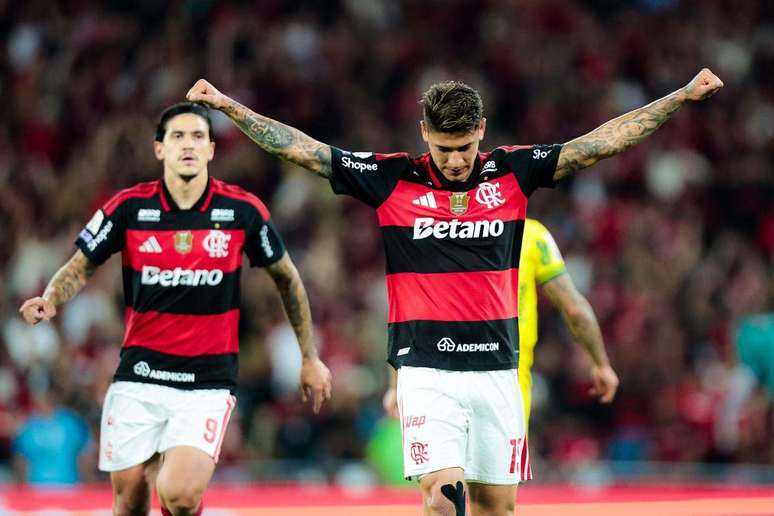 Com 10 estrangeiros, Flamengo se prepara para nova regra da CBF