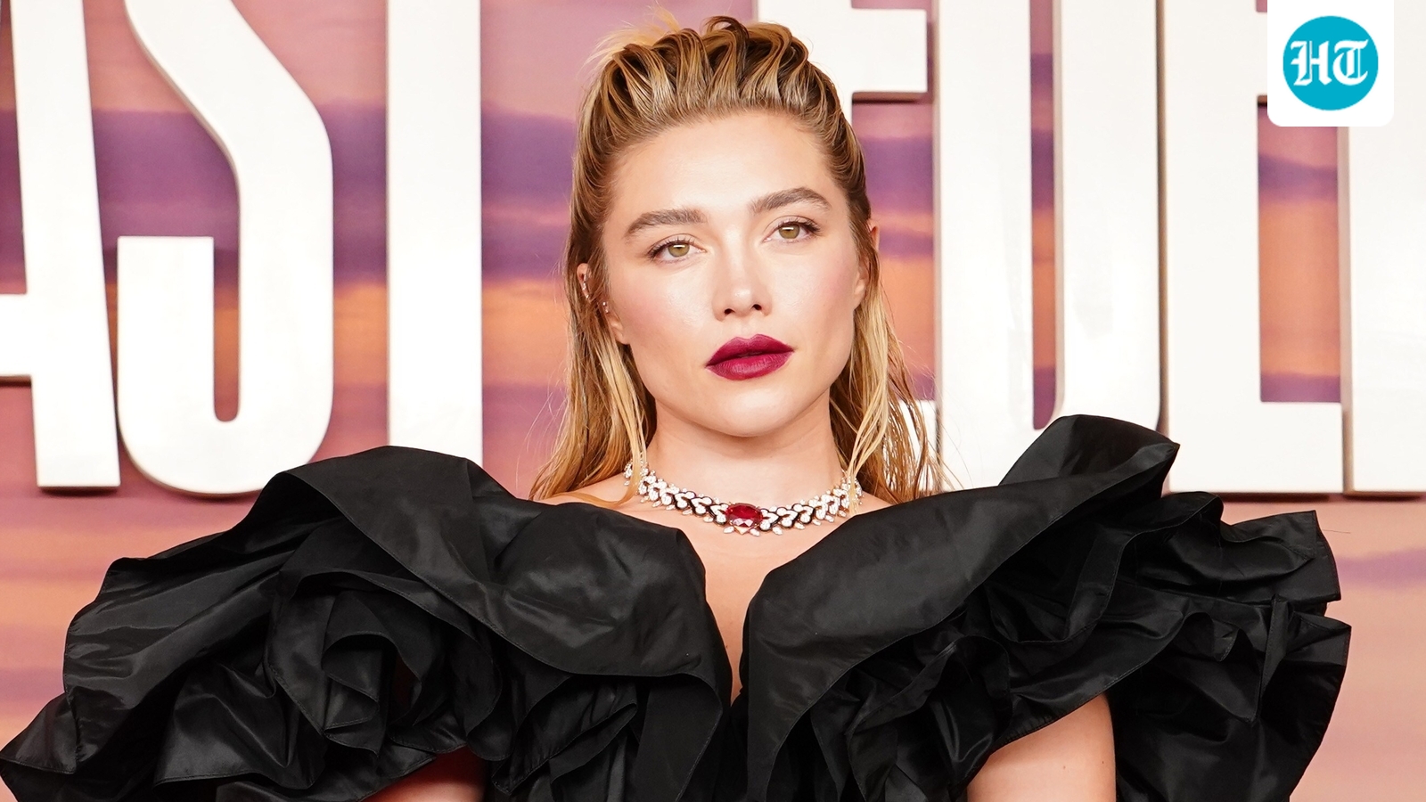'Se você falar sobre isso, nós o silenciaremos': Florence Pugh diz que o Instagram bloqueou uma postagem sobre o ataque a Cornell