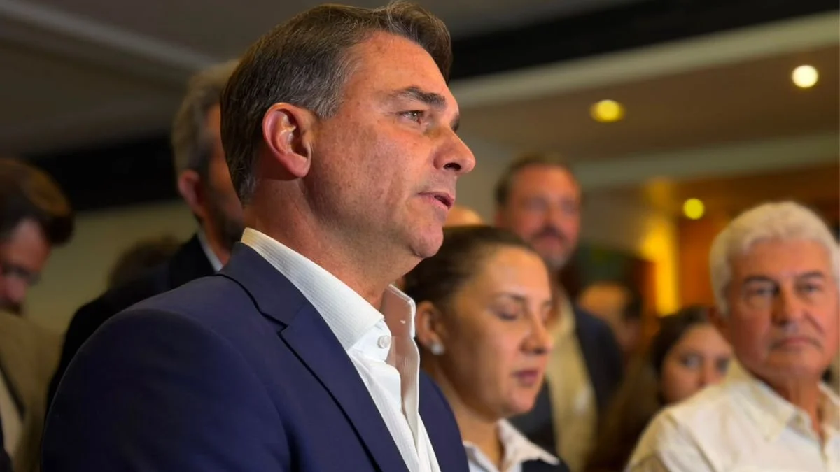 STF: campanha de Flávio é surpreendida com impedimento de Nunes Marques