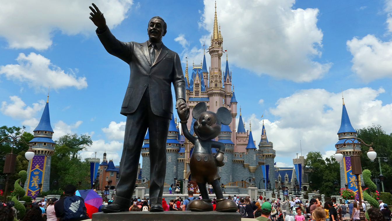 UCF Knights anunciam acordo de patrocinação no capacete incrivelmente alinhado com a marca com o Walt Disney World