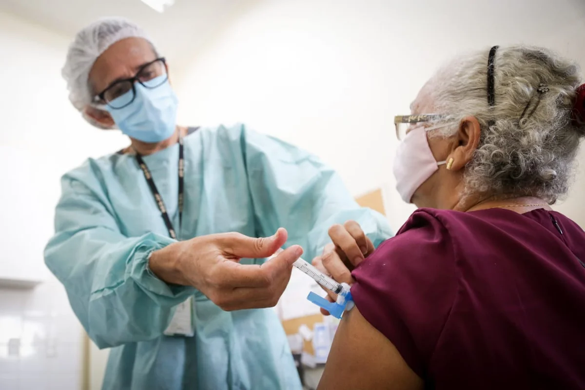 Pneumo 20: DF receberá 13 mil doses para vacinar idosos de 85 anos ou mais