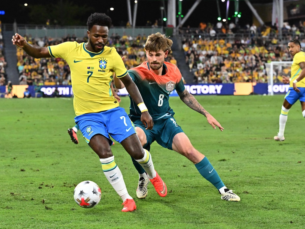 Brasil marca no último lance e evita vexame contra a Austrália em primeiro amistoso pós-Copa