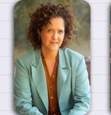 O novo livro de Carla Madeira, "Quando", chegou em agosto às livrarias do Brasil e está sendo lançado semana que vem no mercado português, pela Particular Editora. Fotomontagem com a escritora Carla Madeira e a capa do seu novo livro: "Quando" Foto: © Marcia Charnizon/ Particular Editora / RFI