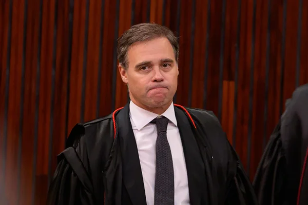 Mendonça barrou viagens de enteado e amigo de Jaques por risco de fuga
