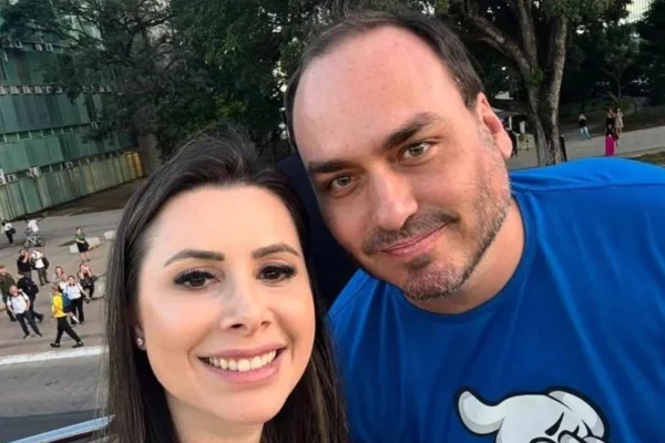 PL repassa a Carol de Toni o dobro do valor destinado a Carlos Bolsonaro