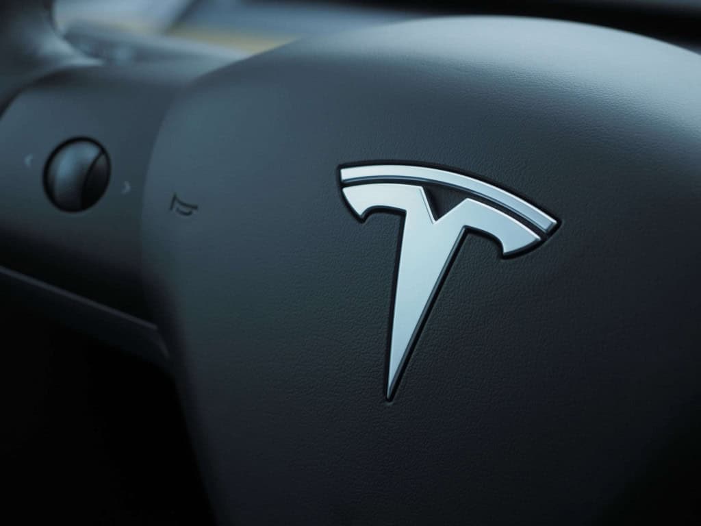 Tesla é julgada por acusações de discriminação racial contra trabalhadores negros nos EUA