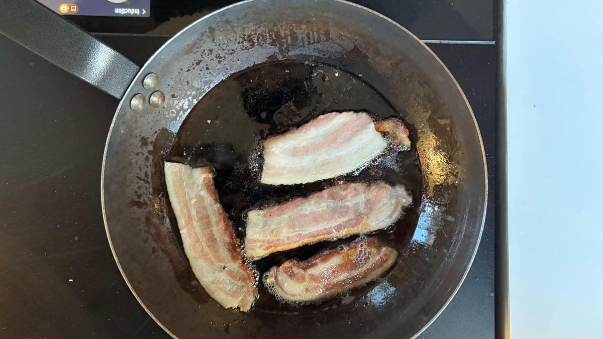 Depois de uma única porção de bacon no air fryer, parei de usar minha frigideira
