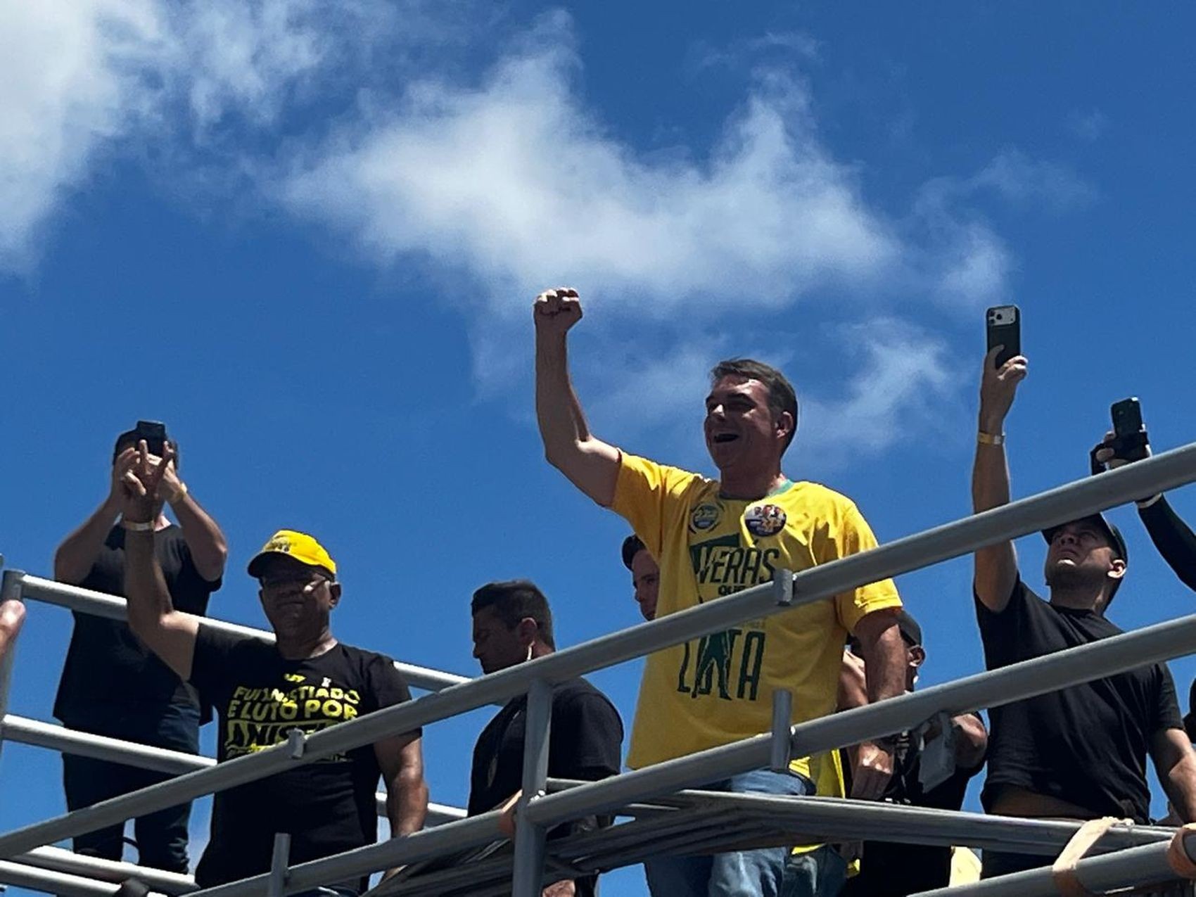 Flávio Bolsonaro acusa CNBB de participar de fake news; bispos dizem que ‘mentira não se combate com mentira’