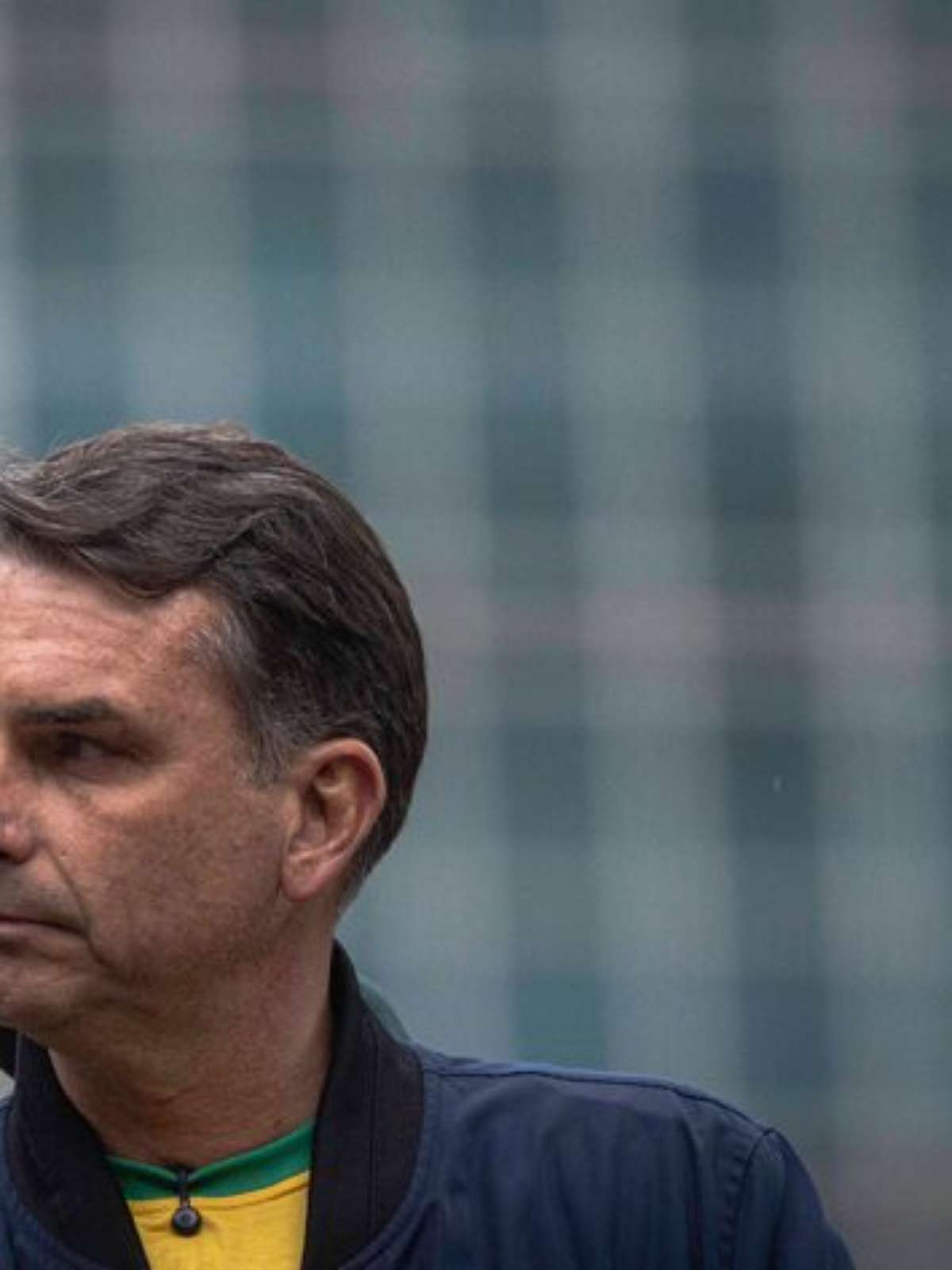 Flávio Bolsonaro confirma ida ao debate da Globo e diz: ‘Quero debater com Lula’