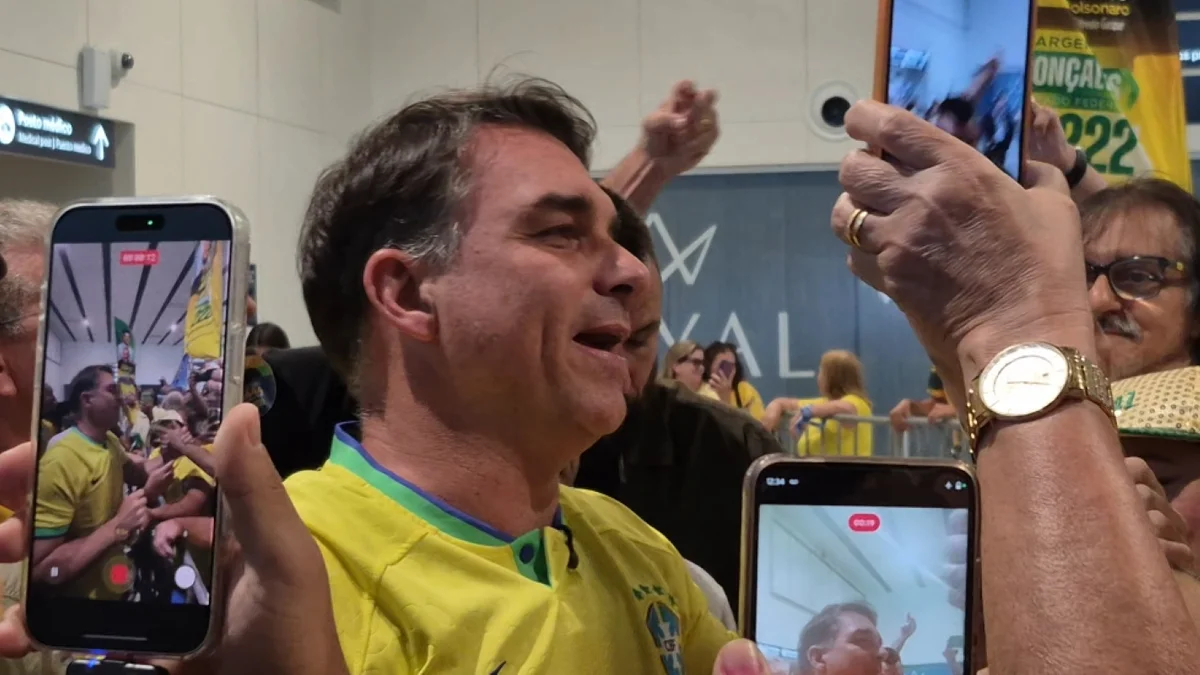 Flávio aciona TSE contra alegação de que é contra reajuste do Bolsa Família