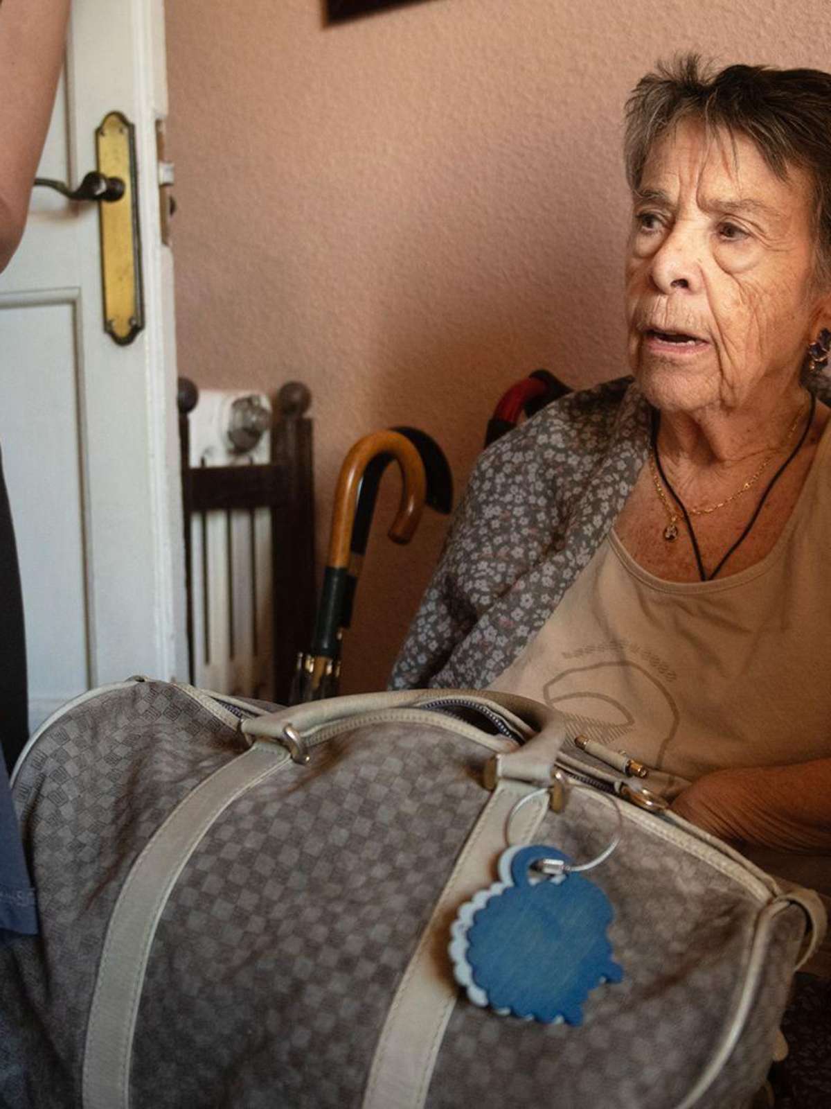 O dramático despejo da idosa de 87 anos que expõe a gravidade da crise de moradia na Espanha