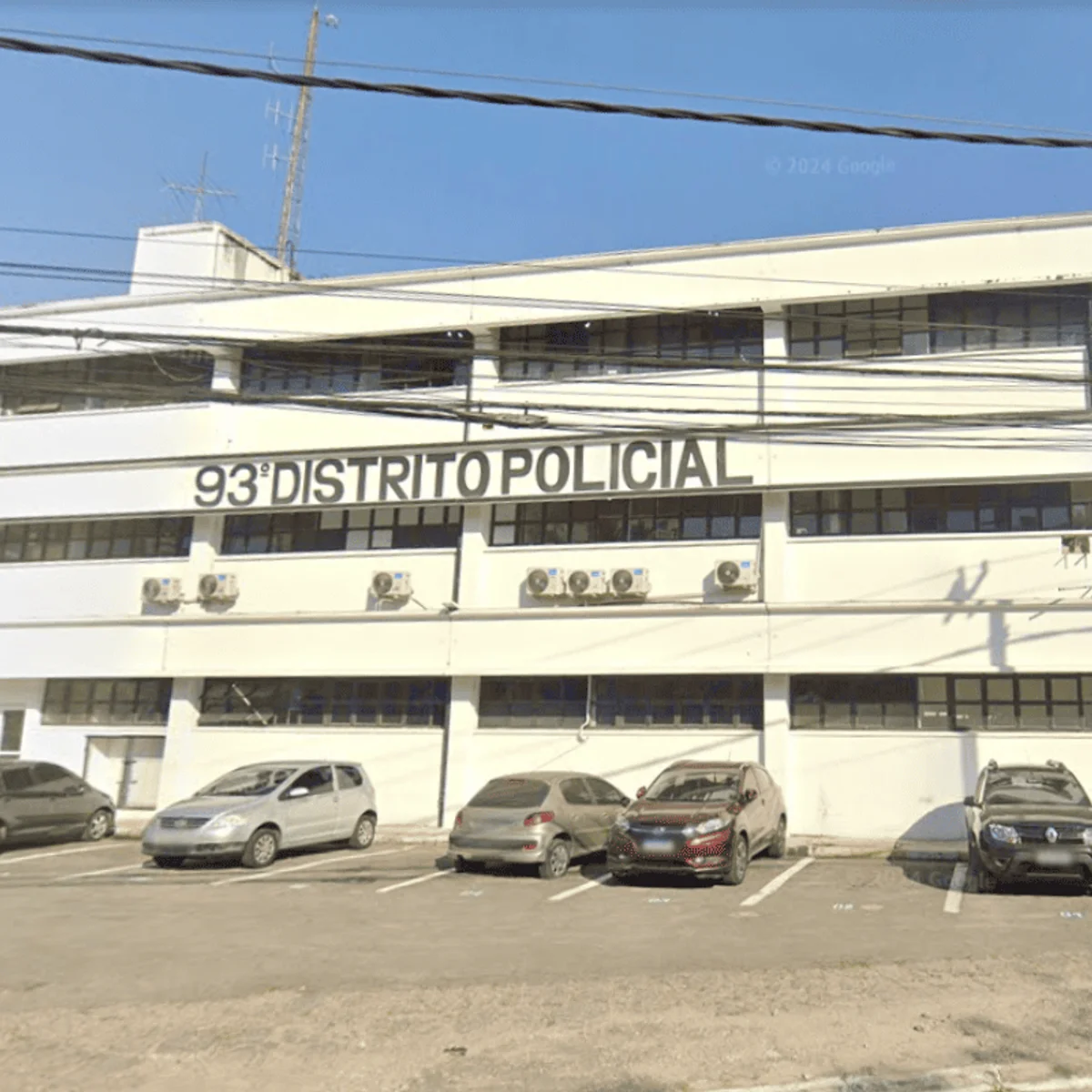 Filho de 8 anos liga para a PM e salva a mãe e 3 irmãos após ataque do pai