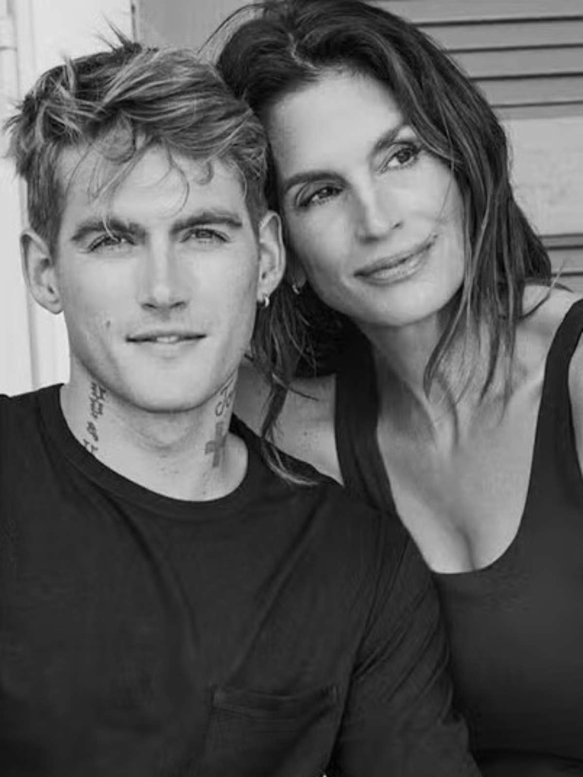 Filho da supermodelo Cindy Crawford morre em clínica de reabilitação, em Los Angeles