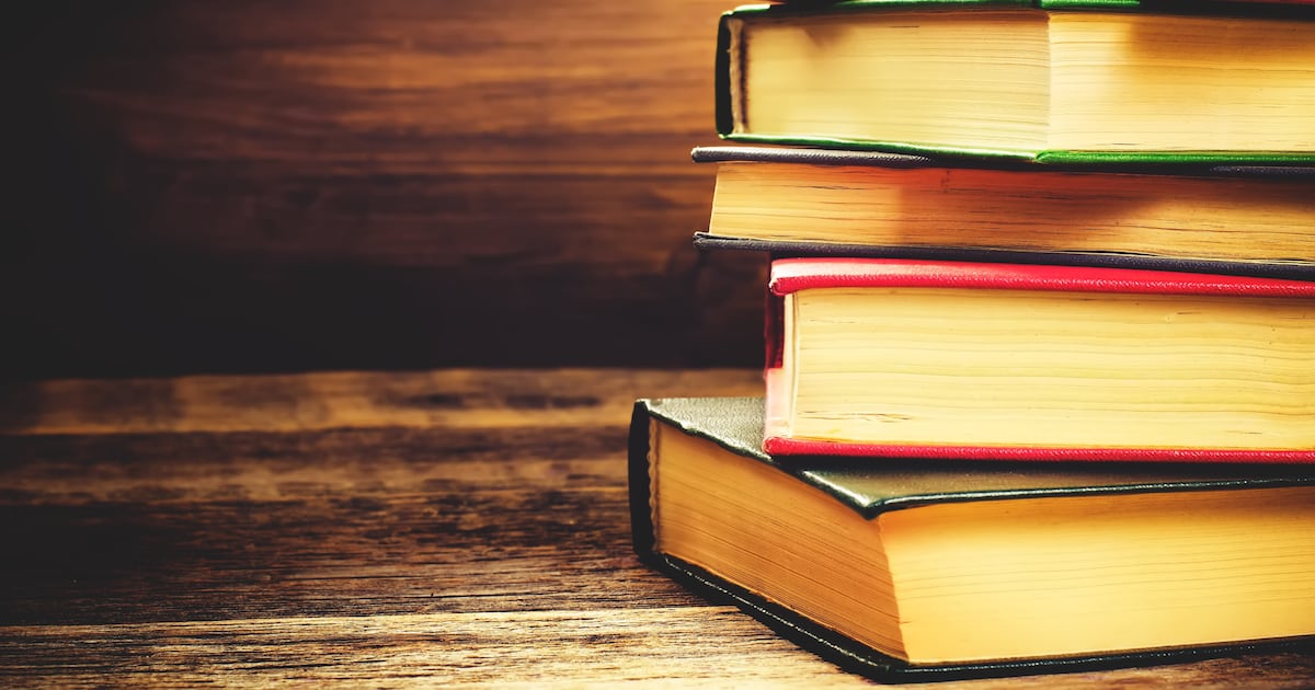 As províncias recebem autorização para utilizar o catálogo de livros didáticos controverso
