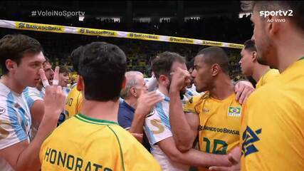 Veja a confusão após a vitória do Brasil por 3 sets a 0 sobre a Argentina no Maracanãzinho