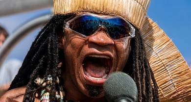 Como Carlinhos Brown foi parar em uma das piores sequências de Hollywood
