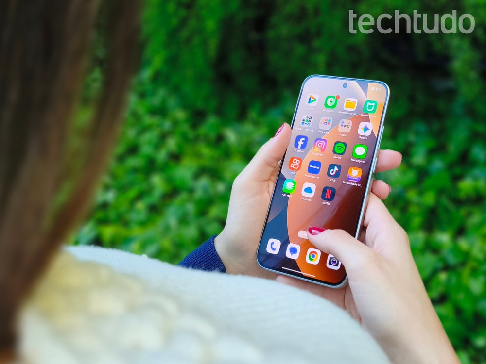 Mais memória na geração anterior: o Redmi Note 15 Pro parte de 8 GB de RAM, enquanto o modelo mais recente começa com 6 GB — Foto: Julia Rabaça/TechTudo