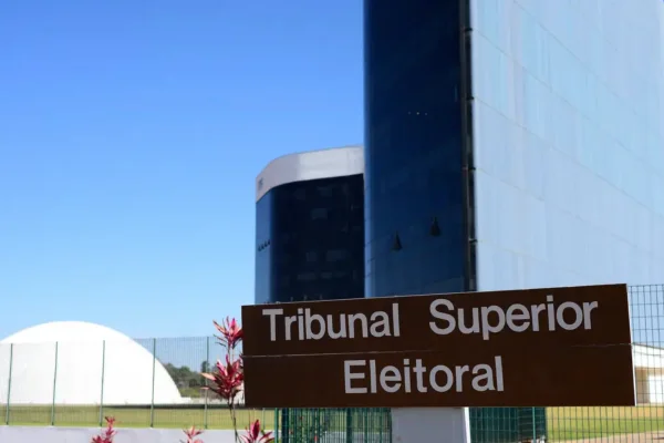 TSE barra ao menos dois pedidos de observadores internacionais - destaque galeria