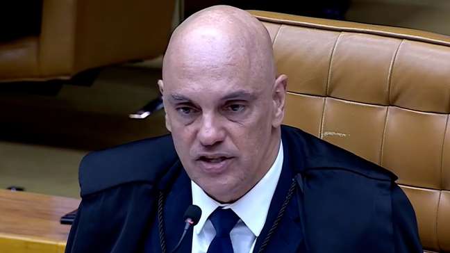 STF tem bate-bocas, placar dividido e pedido de vista de Dino em 1º julgamento sobre Moraes e Vorcaro