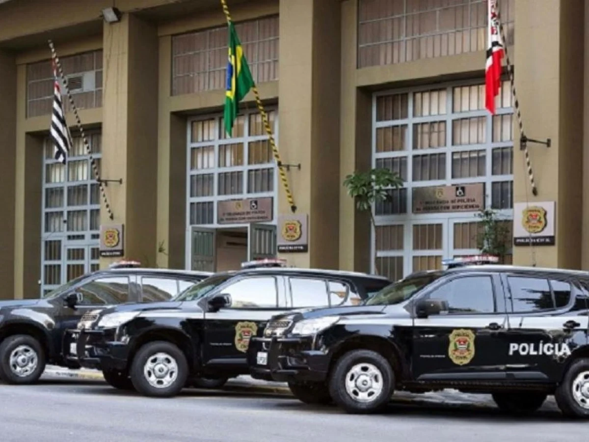 Homem confessa homicídio, deixa corpo de vítima dentro de geladeira e foge