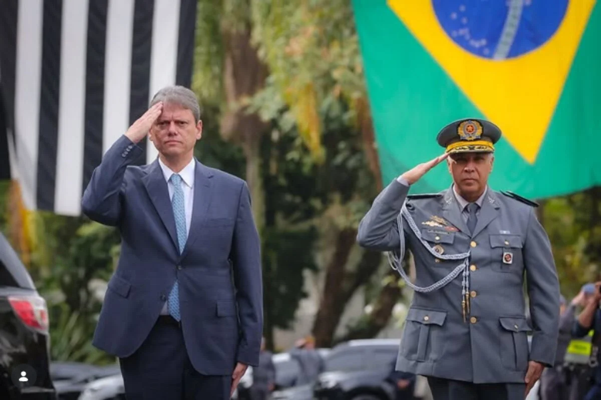 PM fardado - Metrópoles