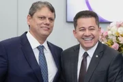 O governador Tarcísio de Freitas (Republicanos) e o deputado Cezinha de Madureira (PL).