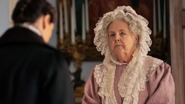 Atriz Stephanie Cole, famosa por viver 'A Viúva Negra', morre aos 84 anos