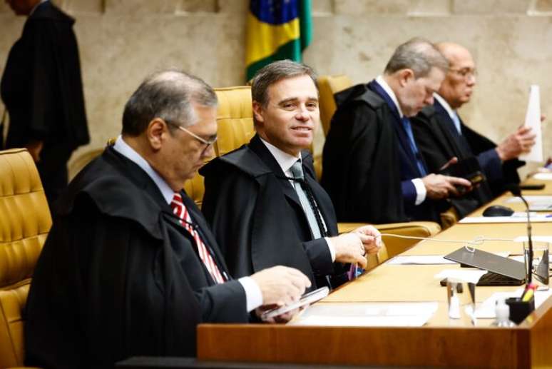 'Ressaca' por clima de tensão e pedido de vista geram risco a julgamento contra Mendonça no STF, avaliam especialistas